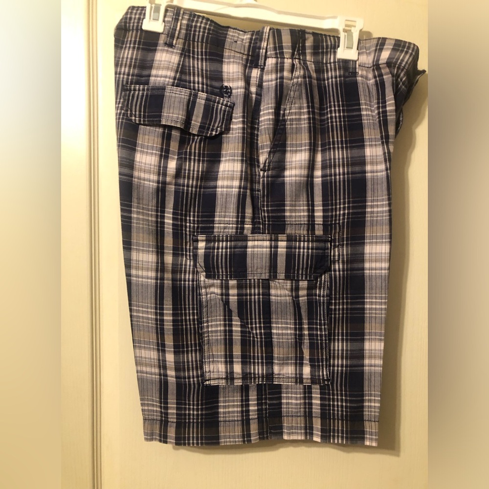 Izod Men's Cargo Shorts - Navy/White/Gray Plaid